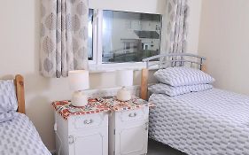 5 Beds And Sofabed-3 Bdrm-2Wc-2Shwr-2 Car Off-Road